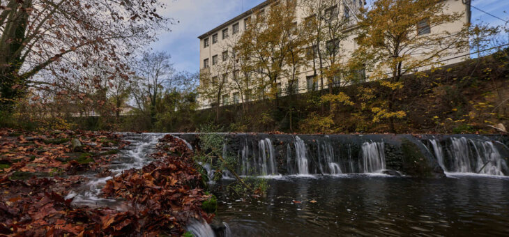 Creuar Olot, un riu que dóna forma a la ciutat
