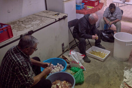 La Sopa de Verges - dia de pelar patates